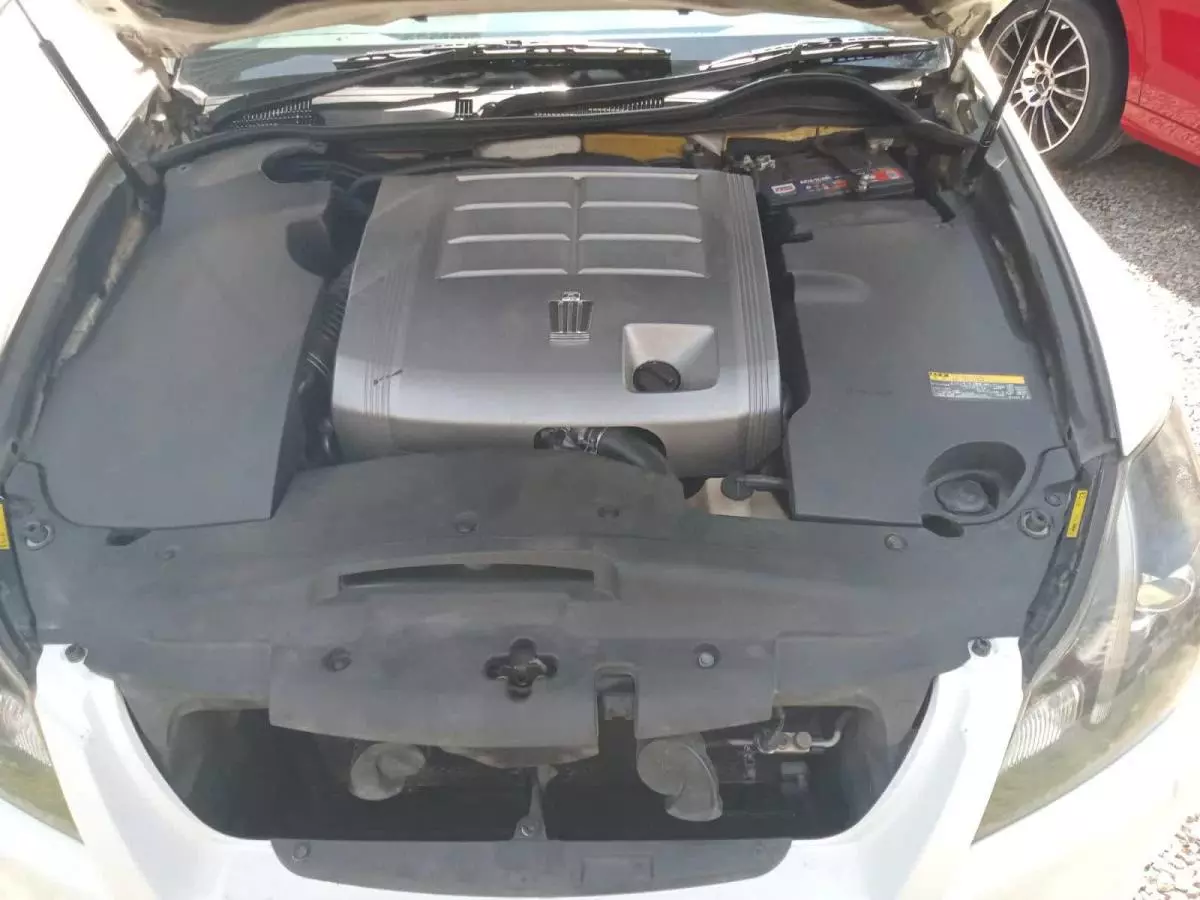 Toyota Crown  - 2012