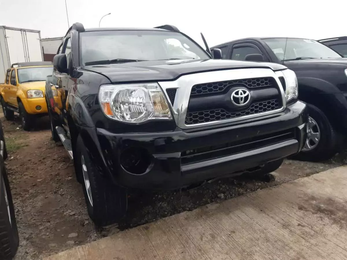 Toyota Tacoma   - 2011