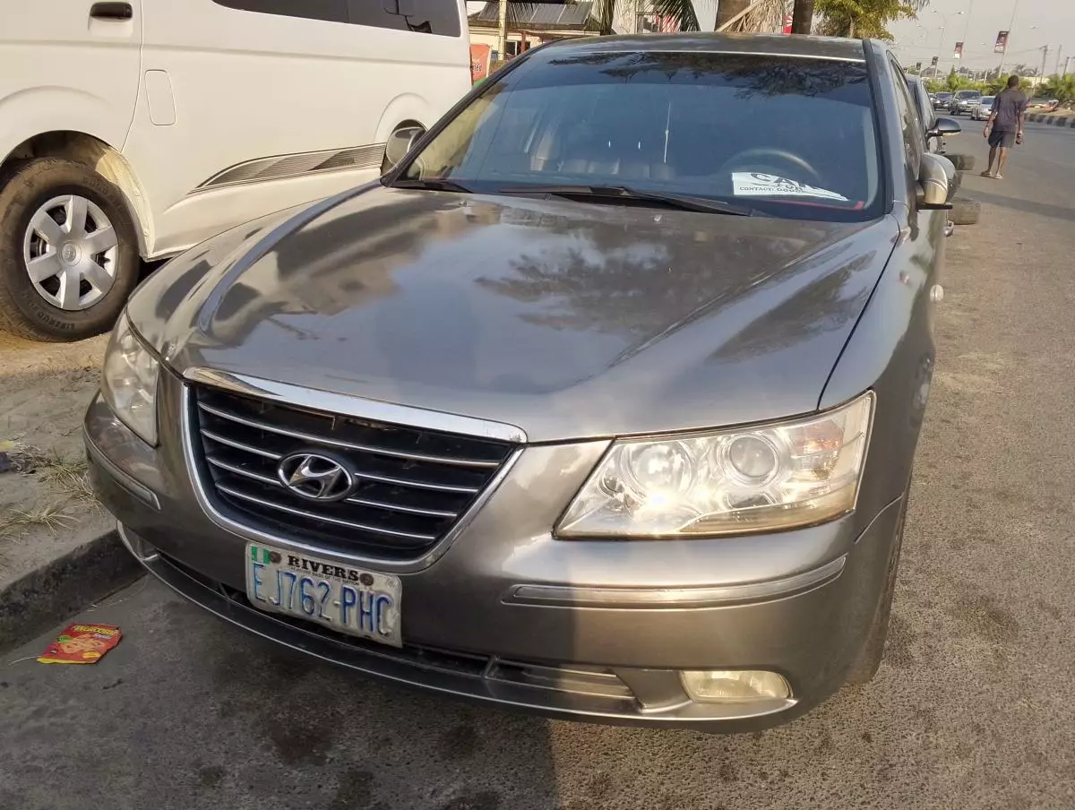 Hyundai Sonata   - 2009