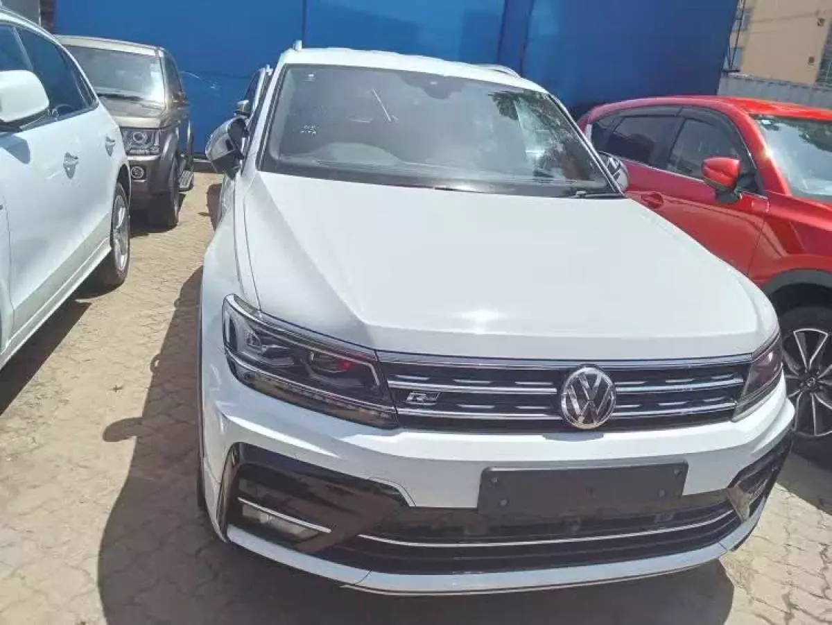 Volkswagen Tiguan   - 2017