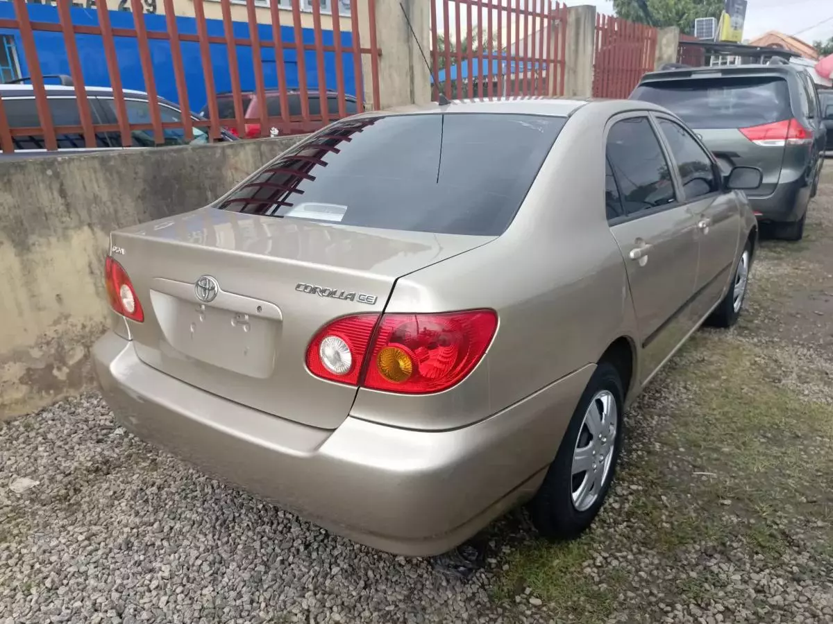 Toyota Corolla   - 2004