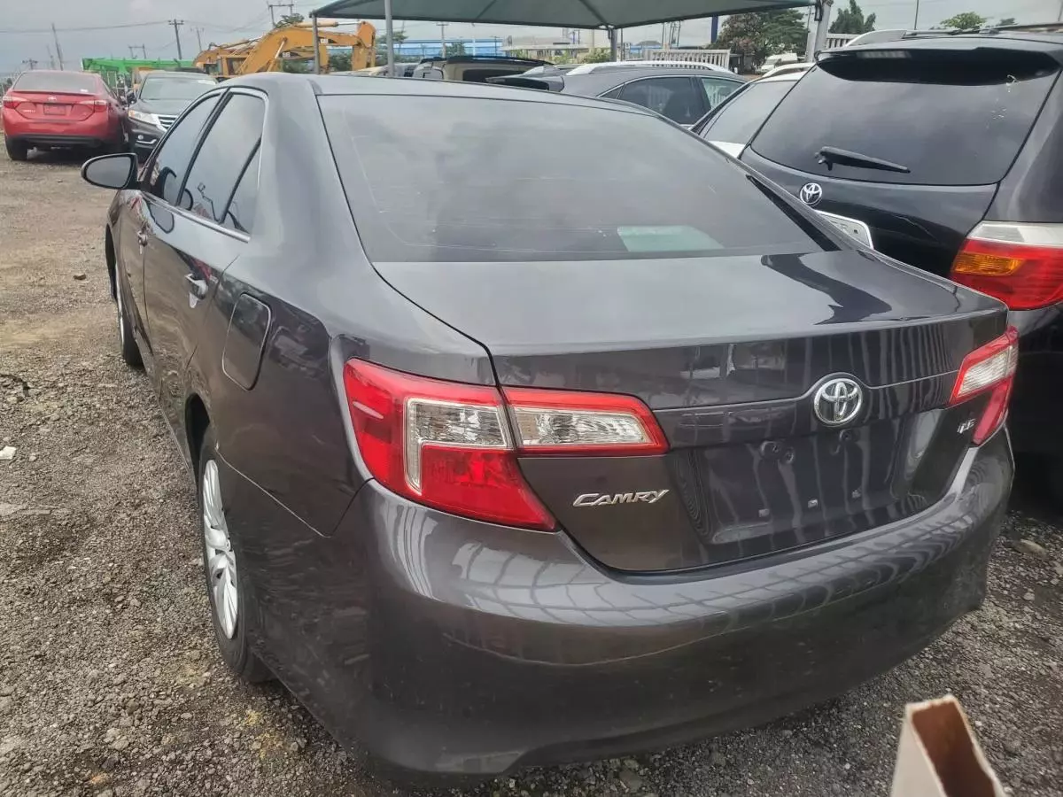 Toyota Camry   - 2014