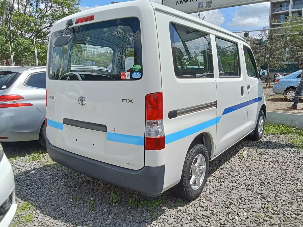 Toyota Town Ace   - 2017