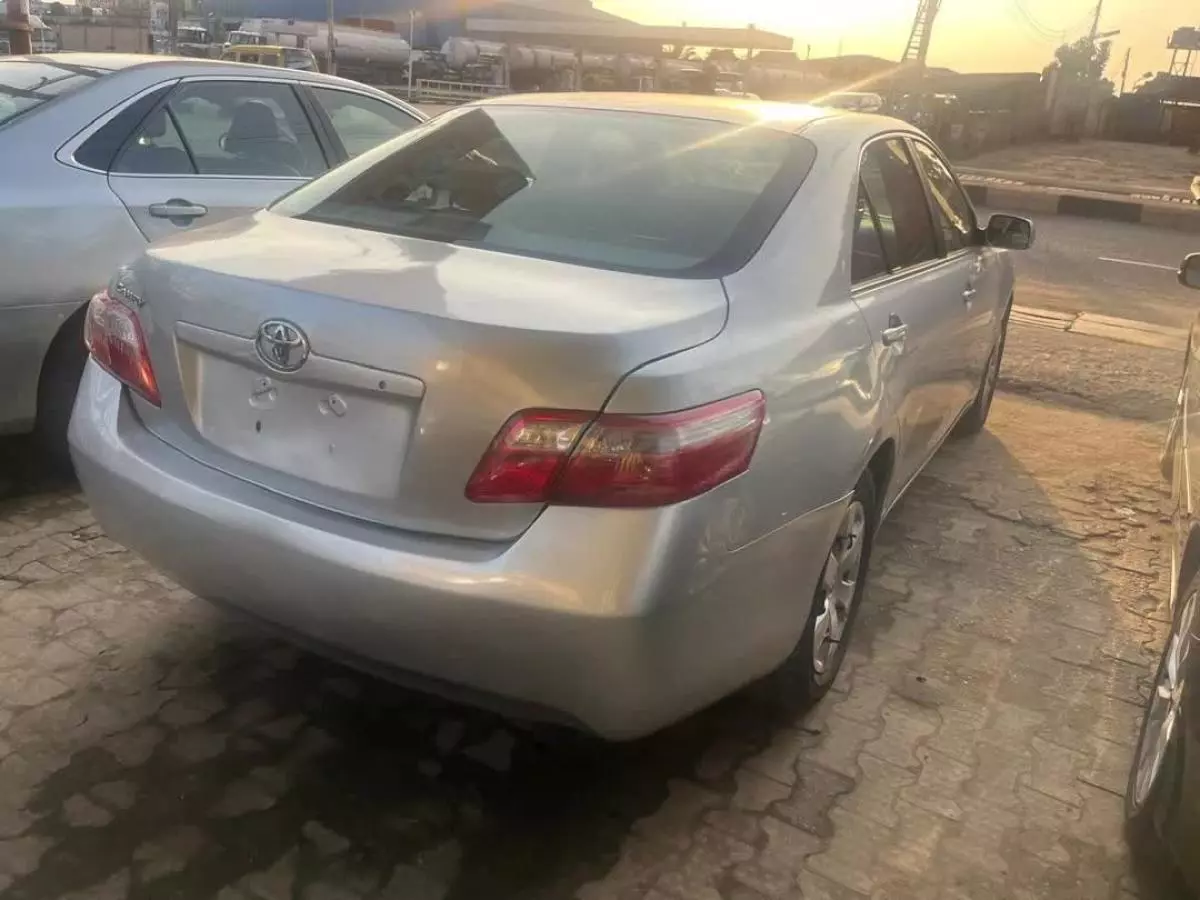 Toyota Camry   - 2009