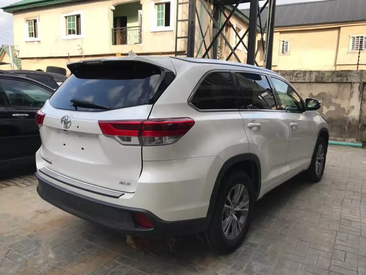 Toyota Highlander   - 2015