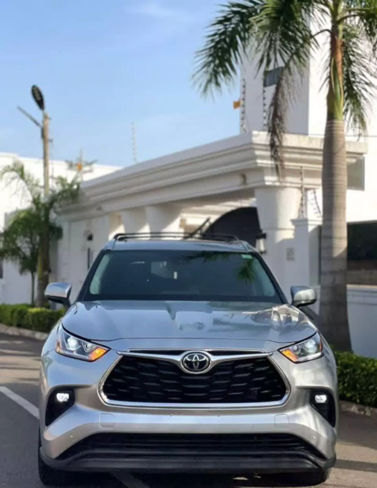 Toyota Highlander   - 2021