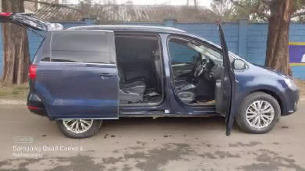 Volkswagen Sharan   - 2012