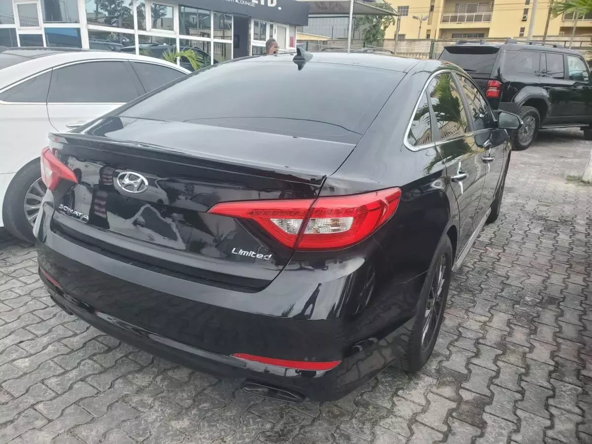 Hyundai Sonata   - 2015