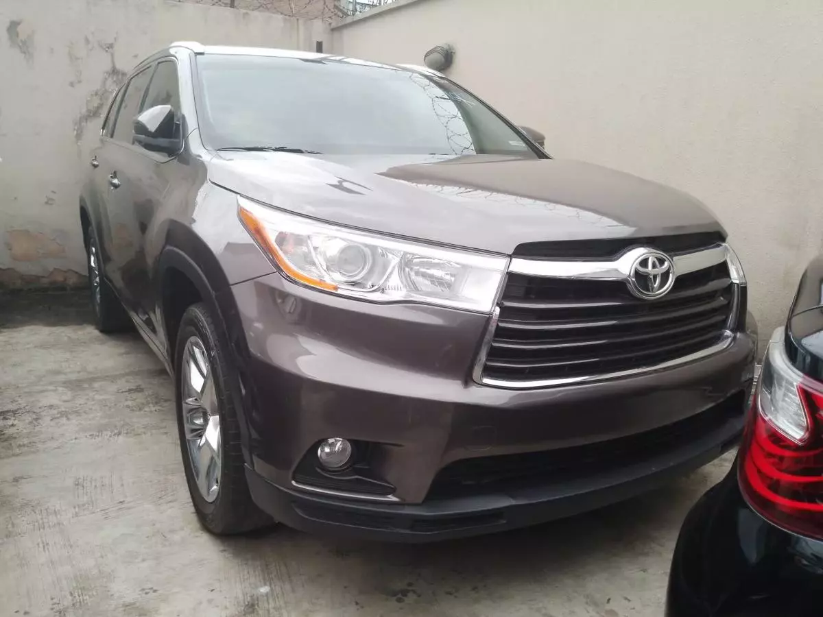 Toyota Highlander   - 2016