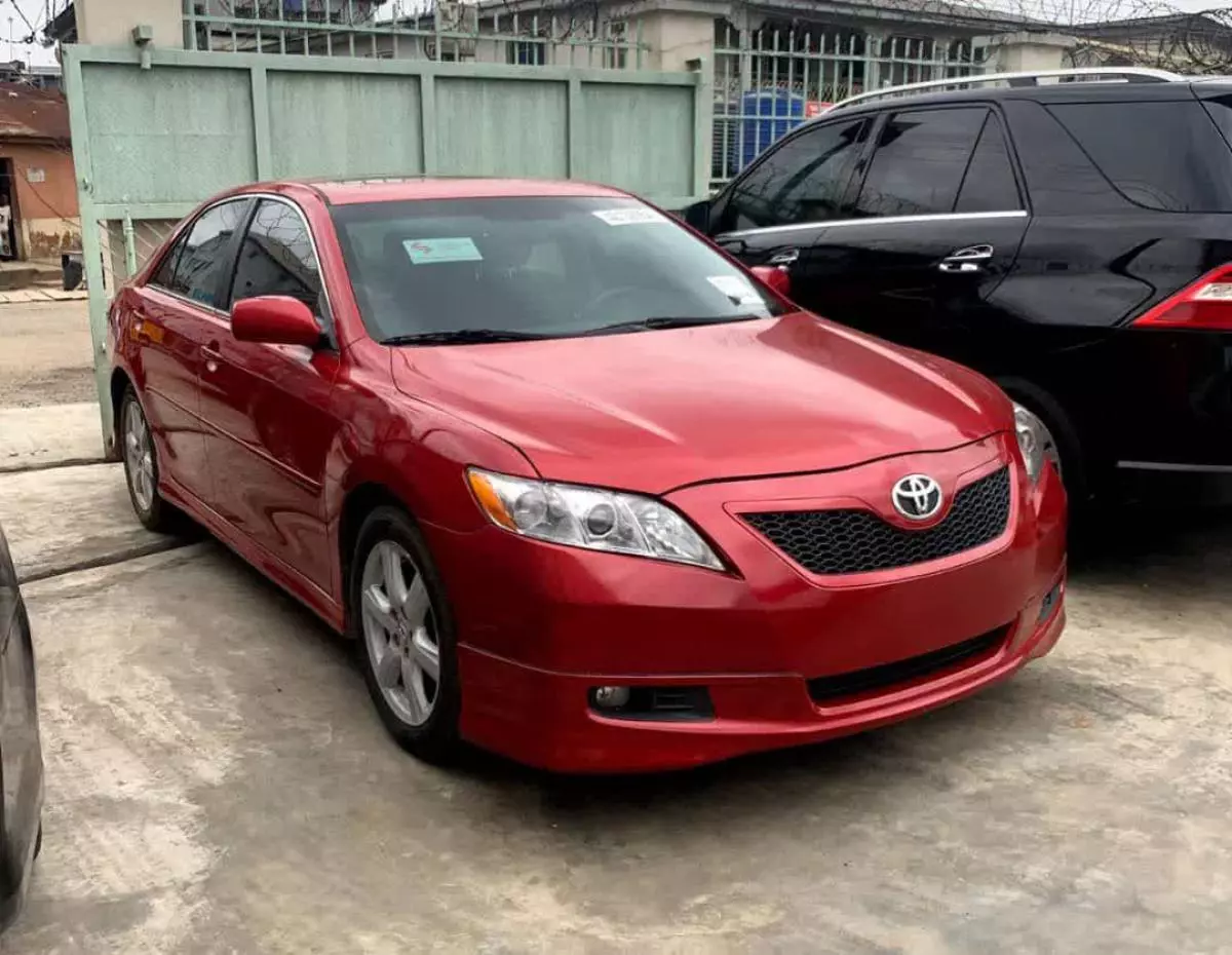 Toyota Camry   - 2009