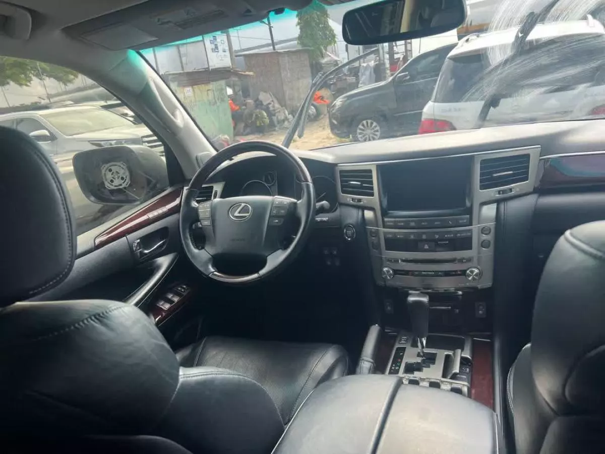 Lexus LX 570   - 2014