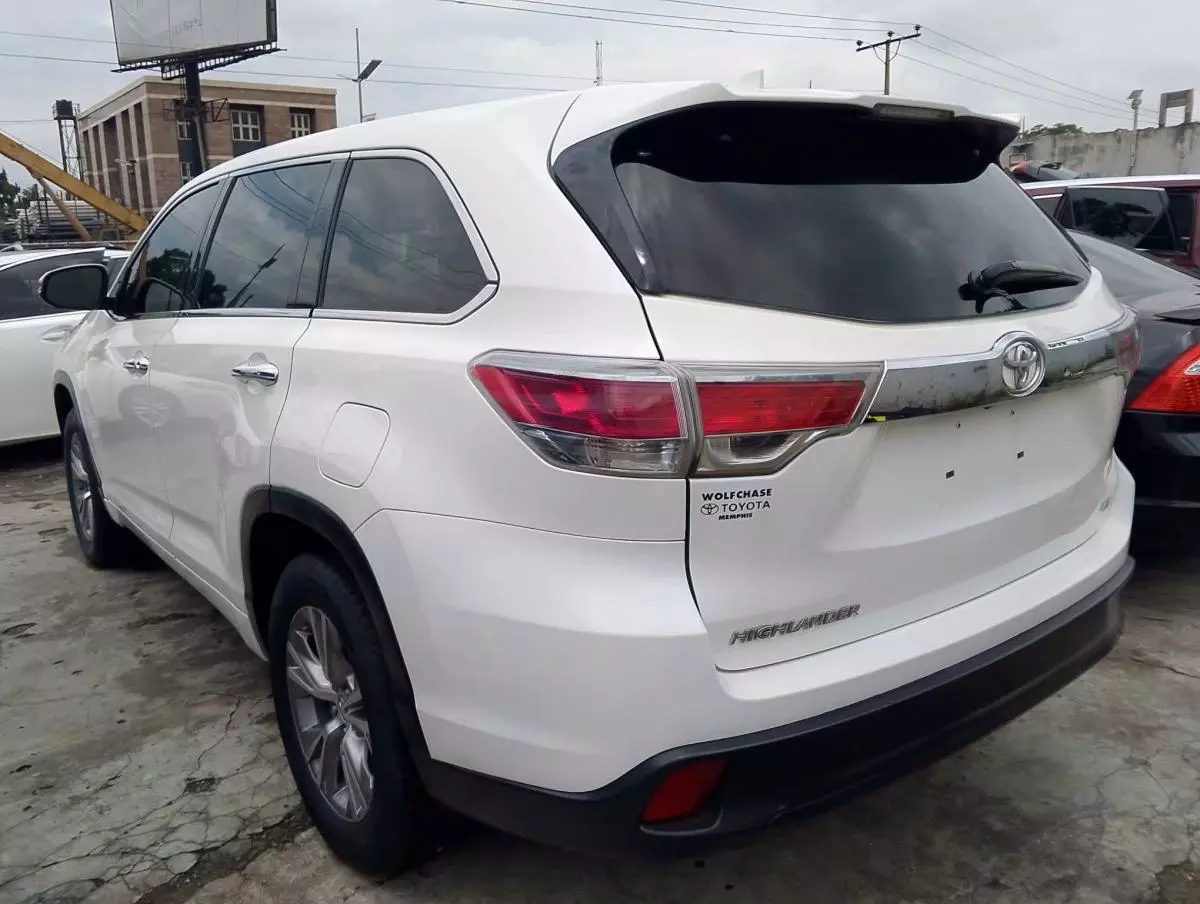 Toyota Highlander   - 2014