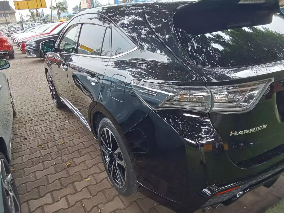 Toyota Harrier   - 2017