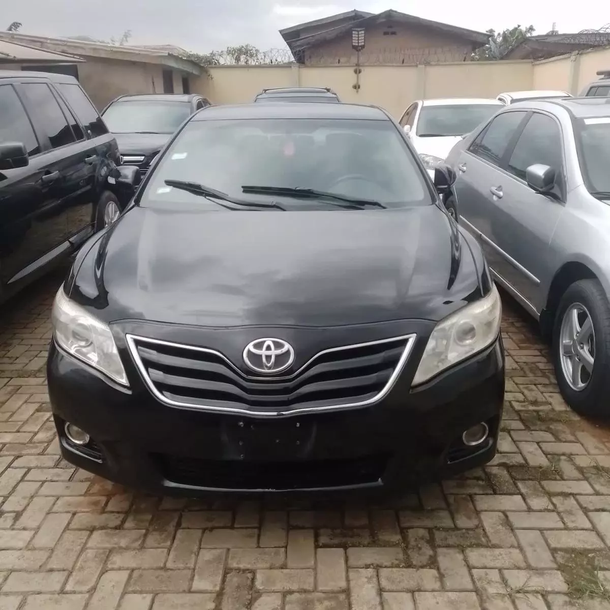 Toyota Camry   - 2010