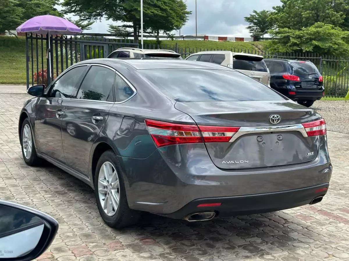 Toyota Avalon   - 2014