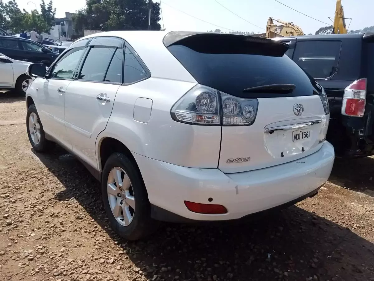 Toyota Harrier   - 2010