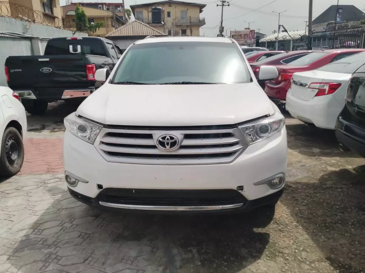 Toyota Highlander   - 2011