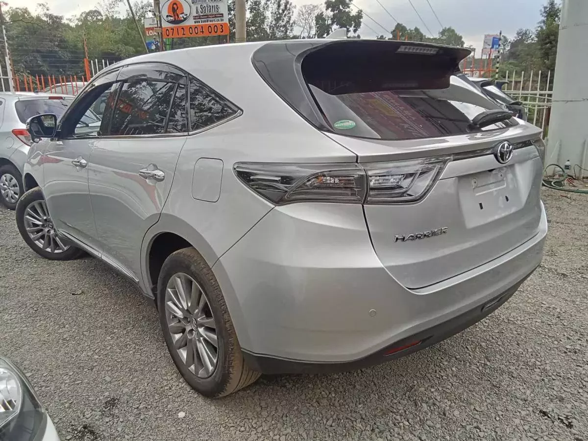 Toyota Harrier   - 2017