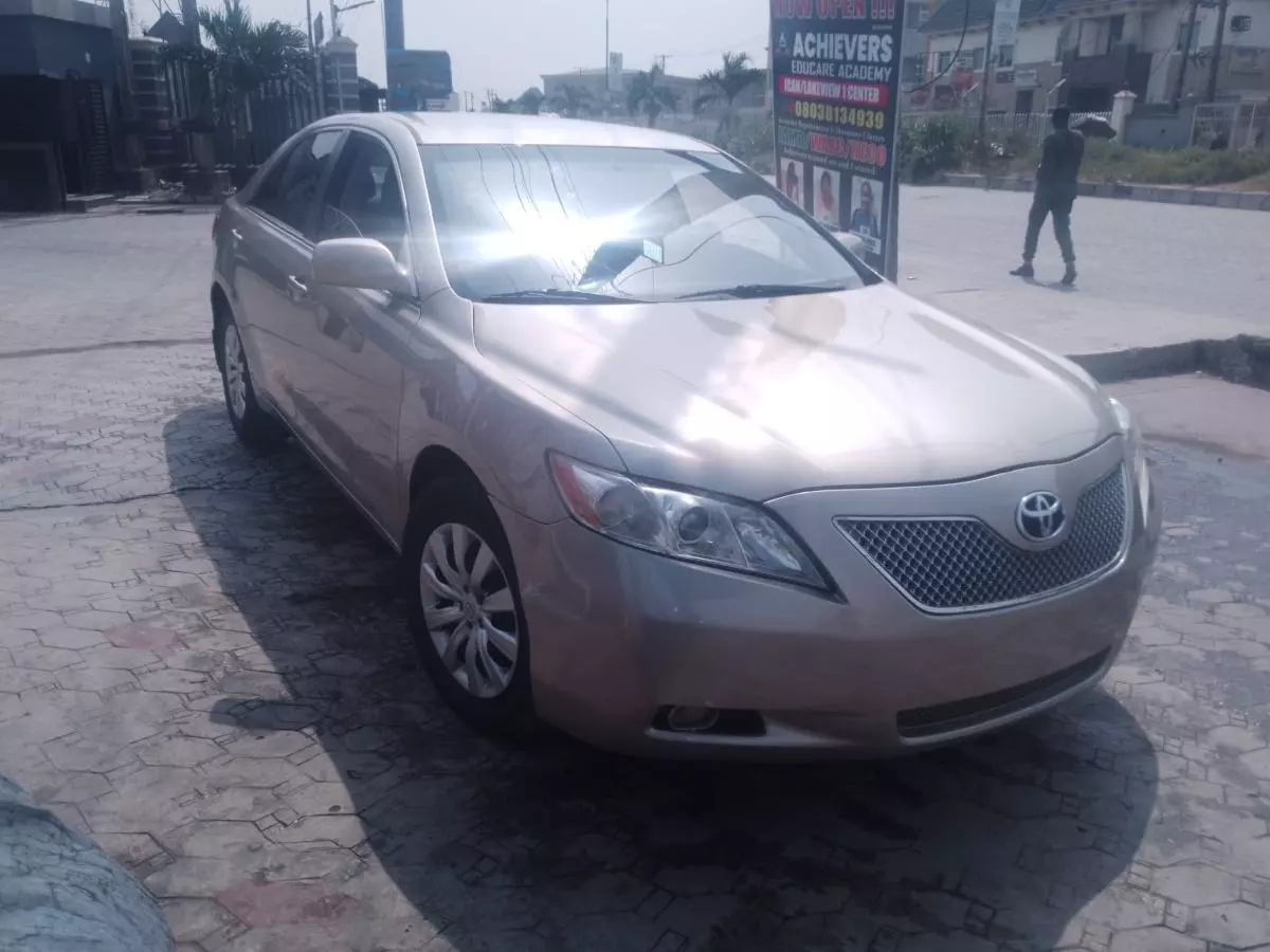 Toyota Camry   - 2009