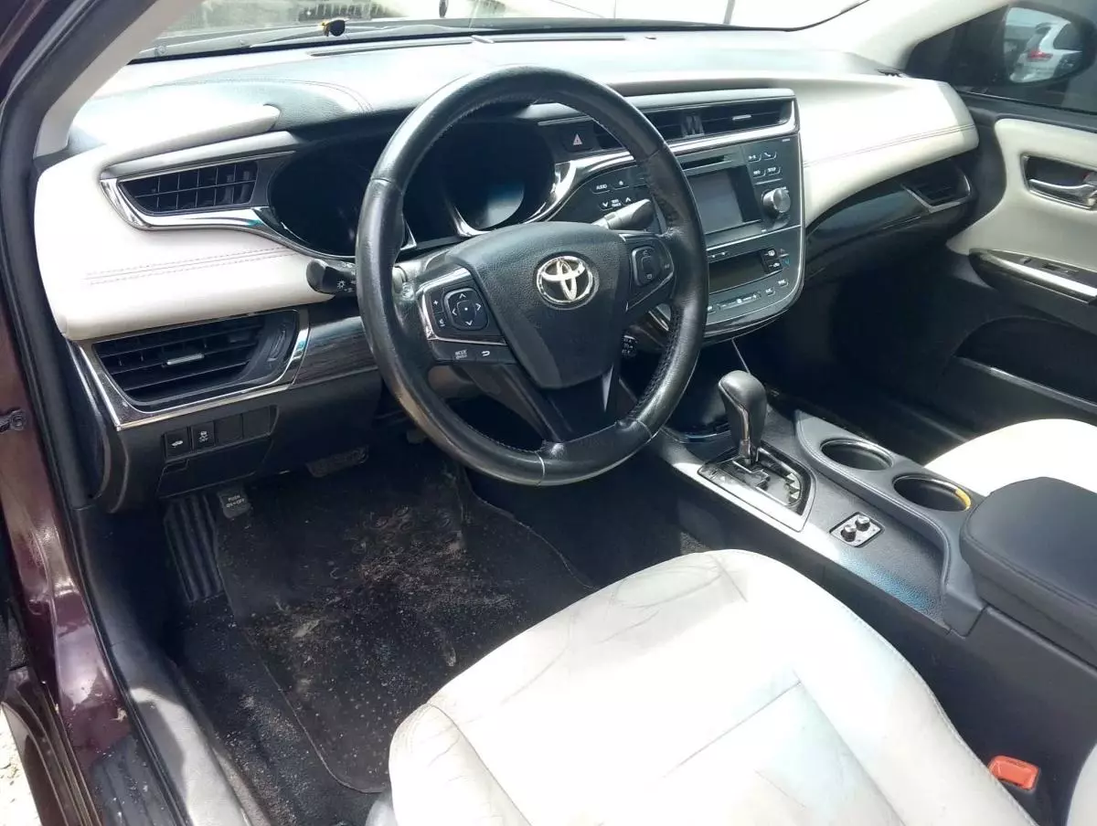 Toyota Avalon   - 2013