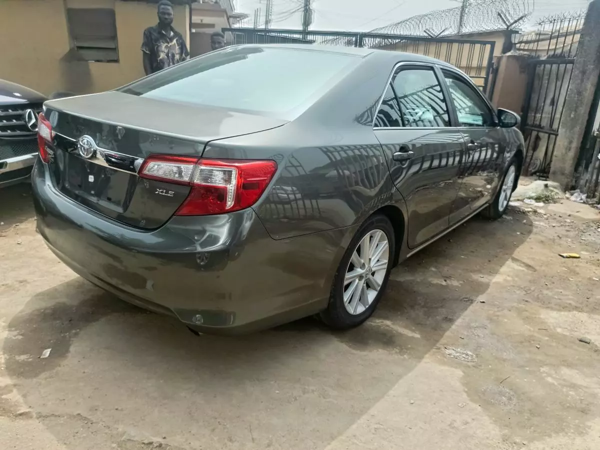 Toyota Camry   - 2013