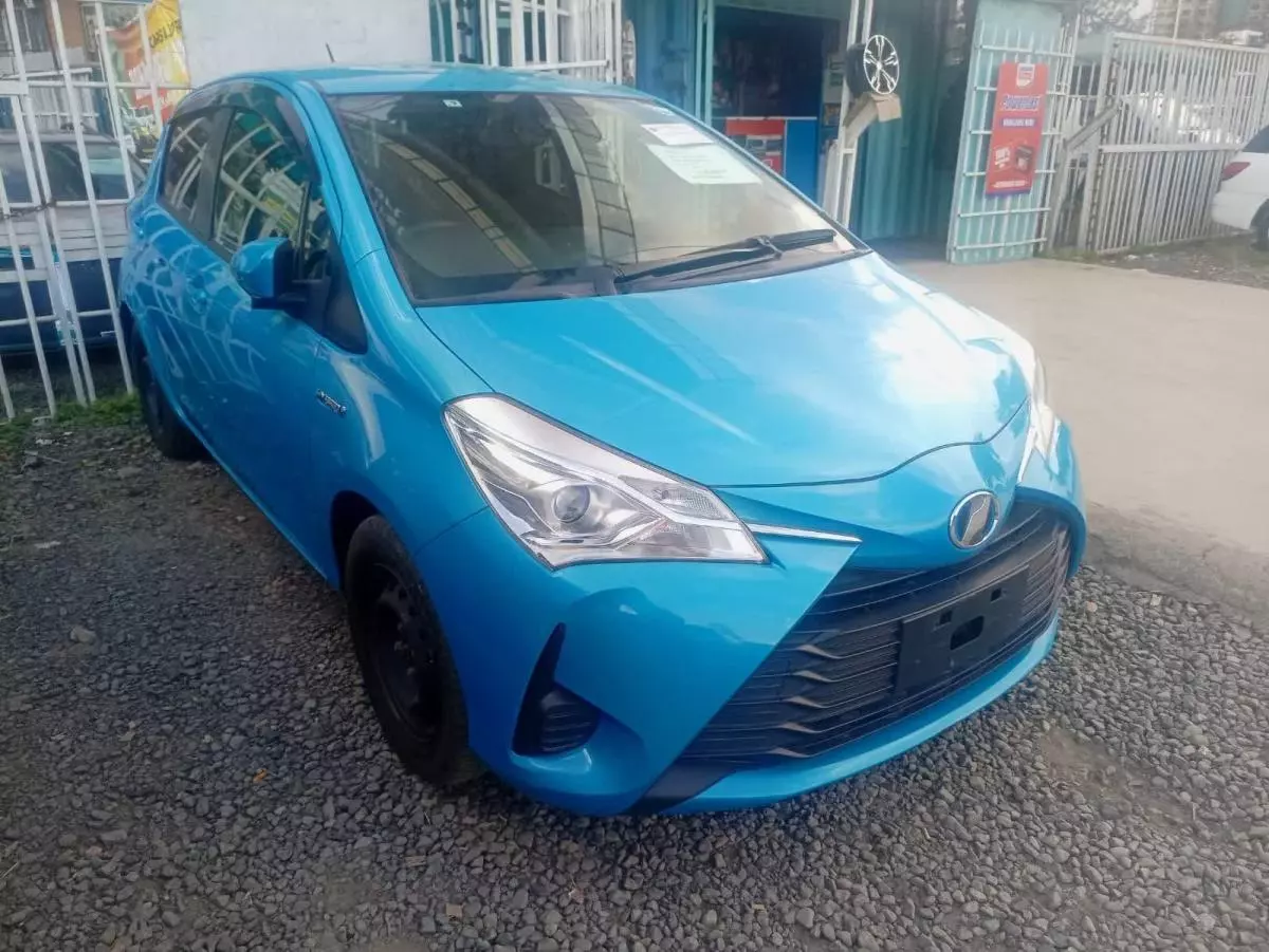 Toyota Vitz   - 2017