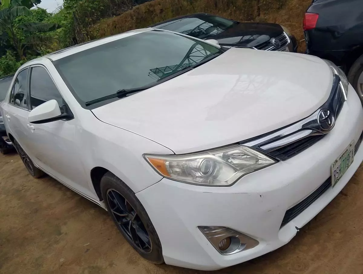 Toyota Camry   - 2012