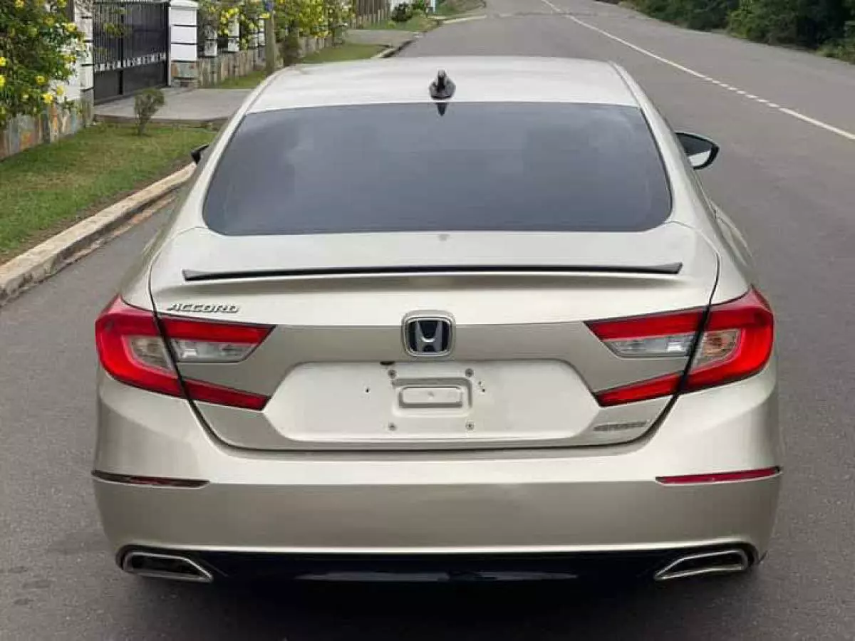 Honda Accord   - 2018