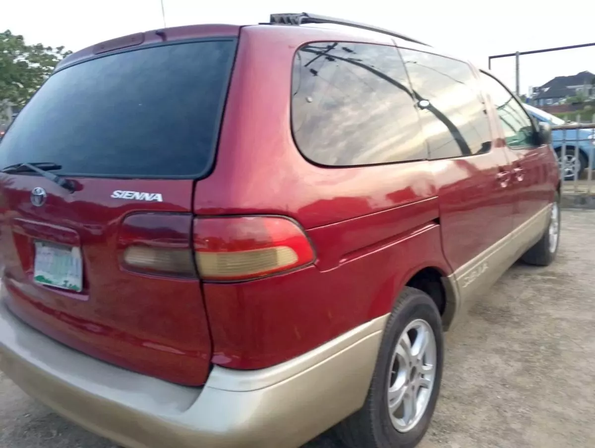 Toyota Sienna   - 1999