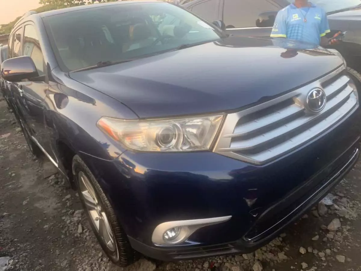 Toyota Highlander   - 2012