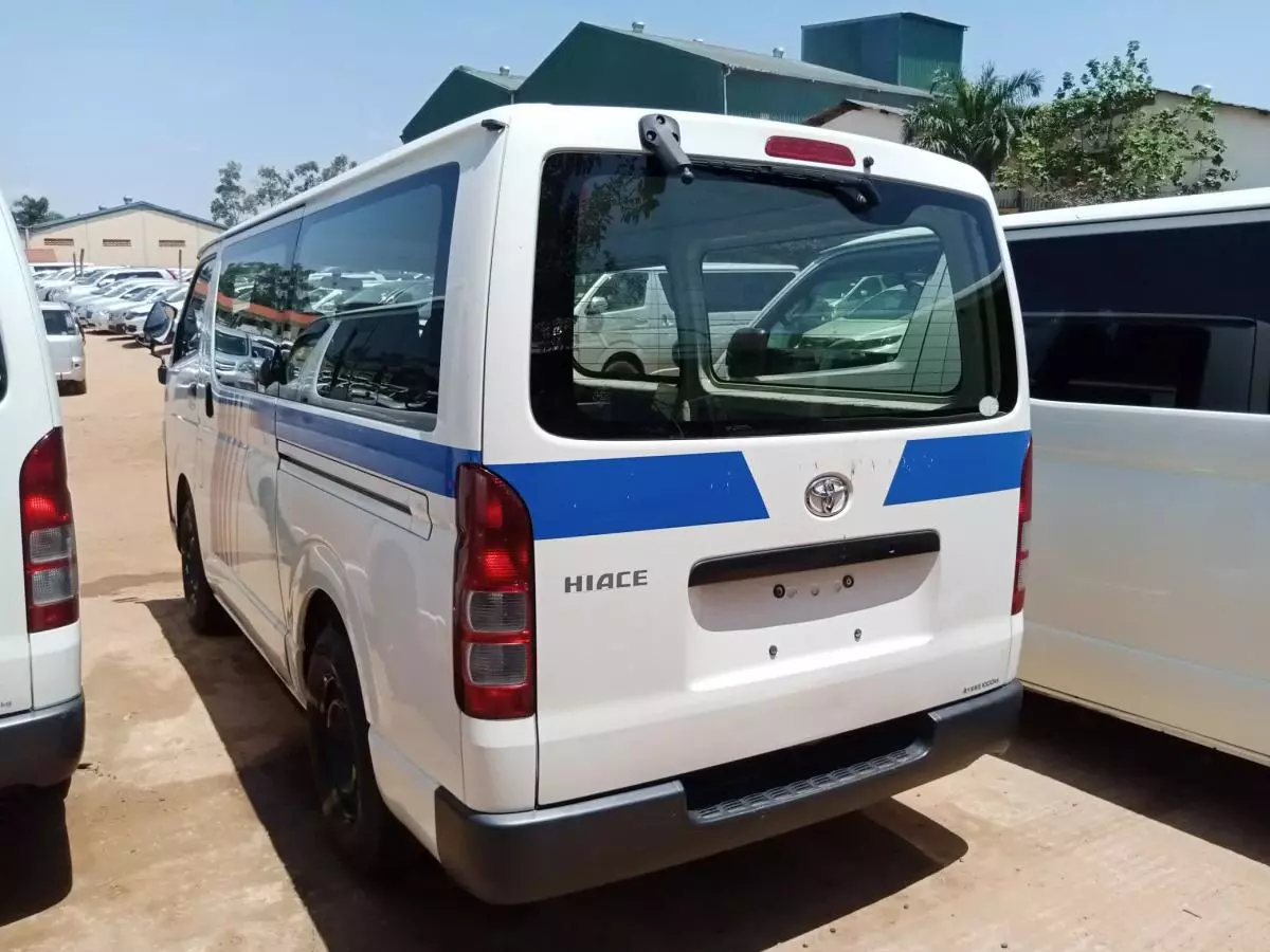 Toyota Hiace   - 2012