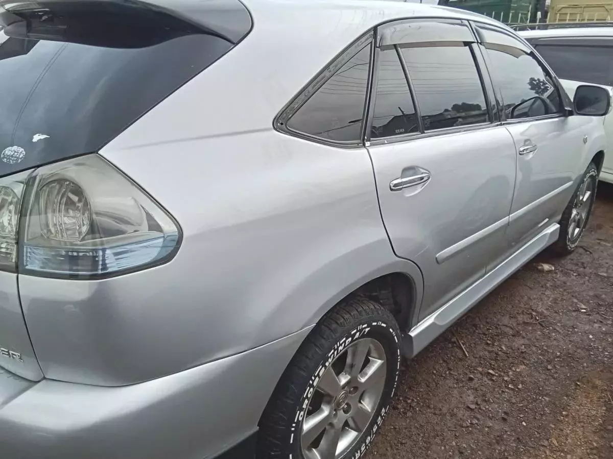 Toyota Harrier   - 2010