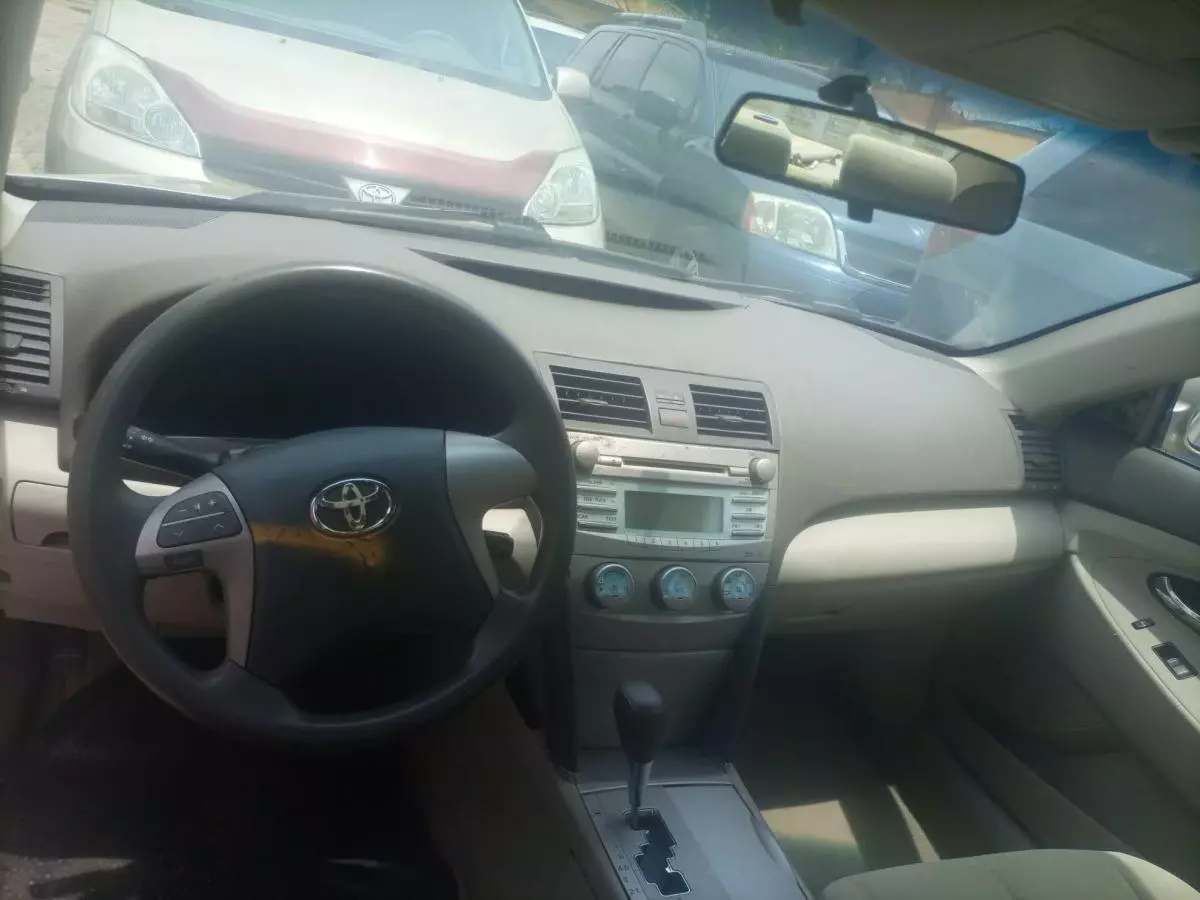 Toyota Camry   - 2009