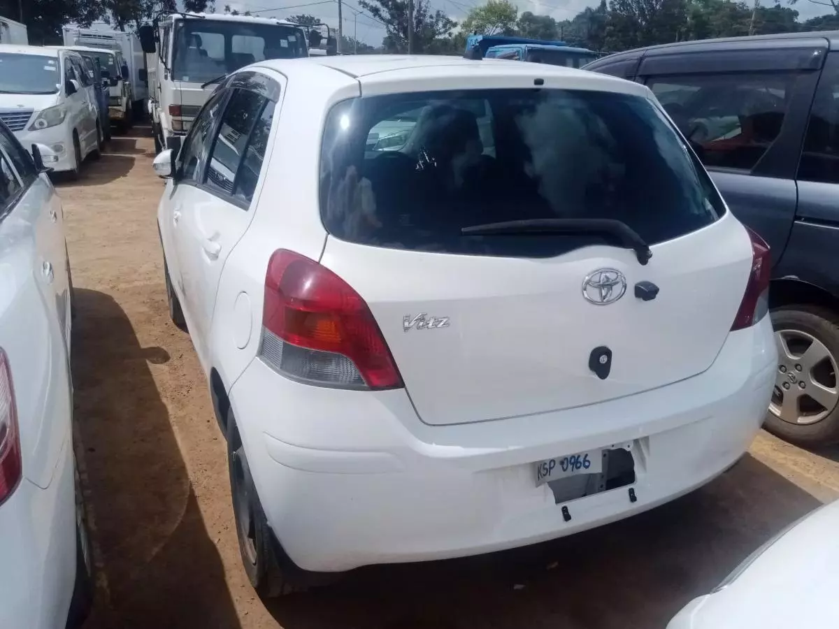 Toyota Vitz   - 2009