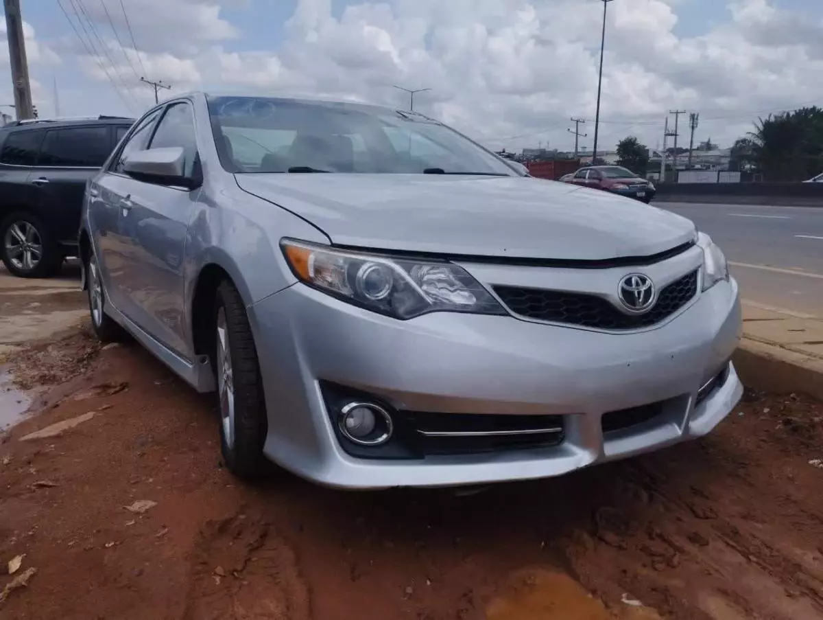 Toyota Camry   - 2014