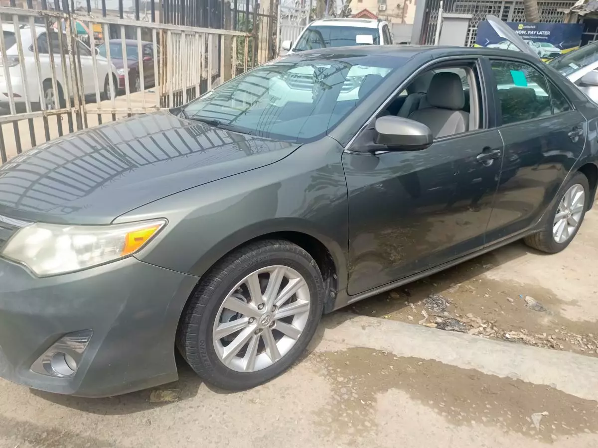 Toyota Camry   - 2013