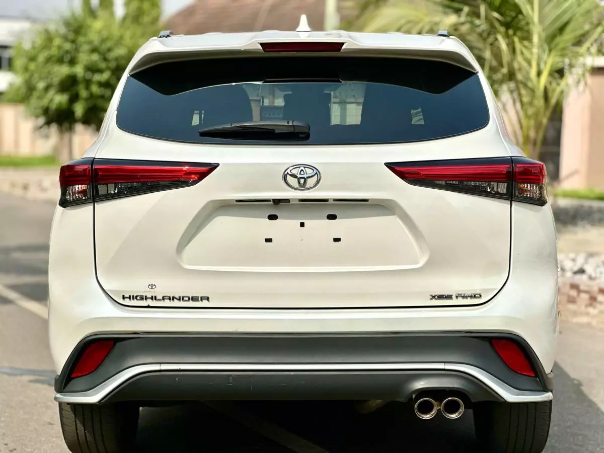 Toyota Highlander   - 2021