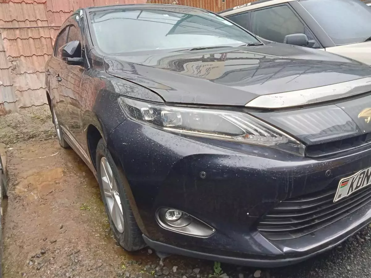 Toyota Harrier   - 2016