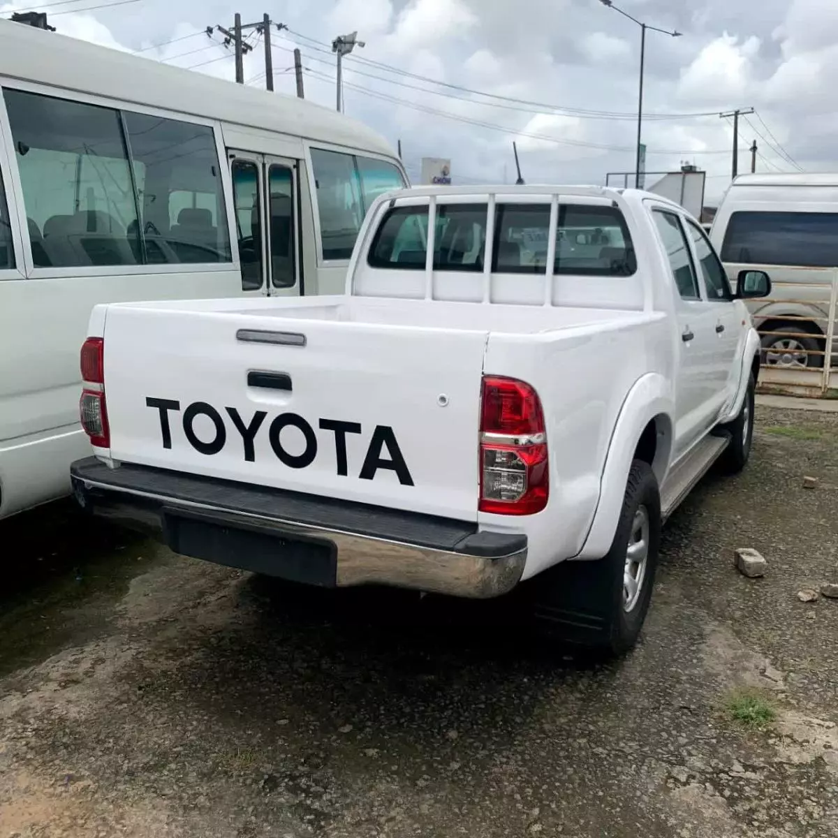 Toyota Hilux   - 2010