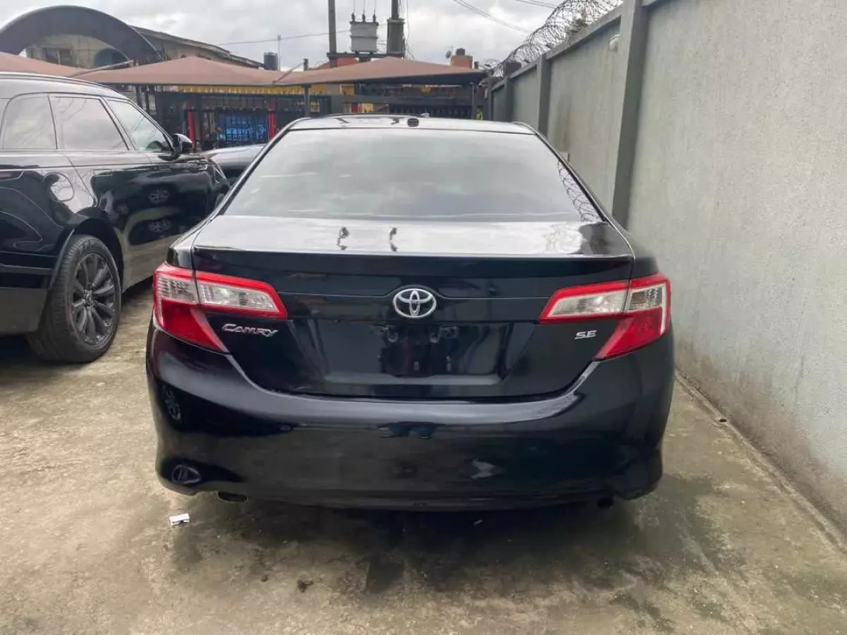 Toyota Camry   - 2012