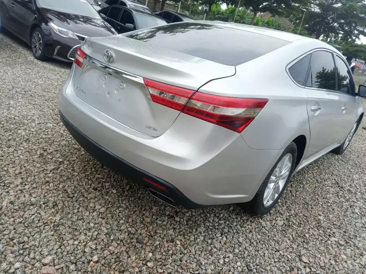 Toyota Avalon   - 2013