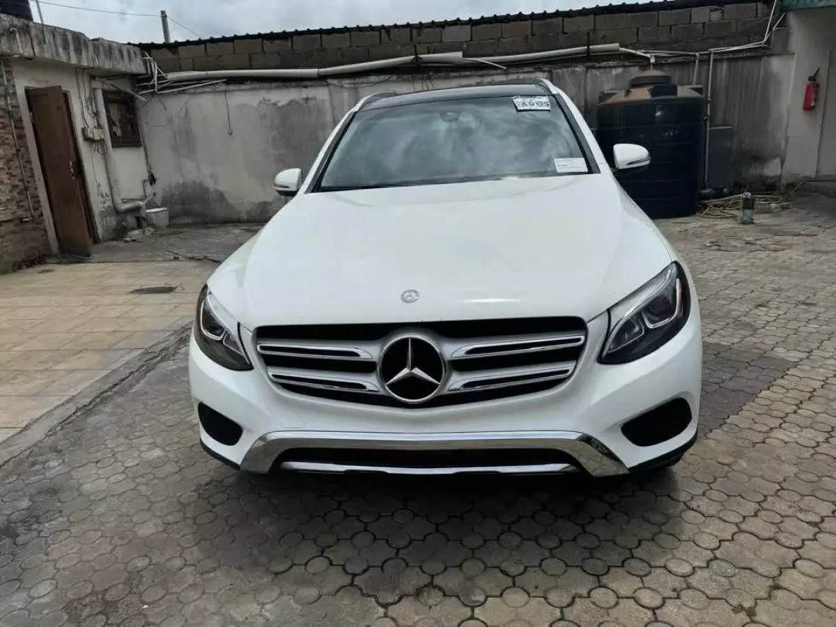 Mercedes-Benz GLC 300   - 2017