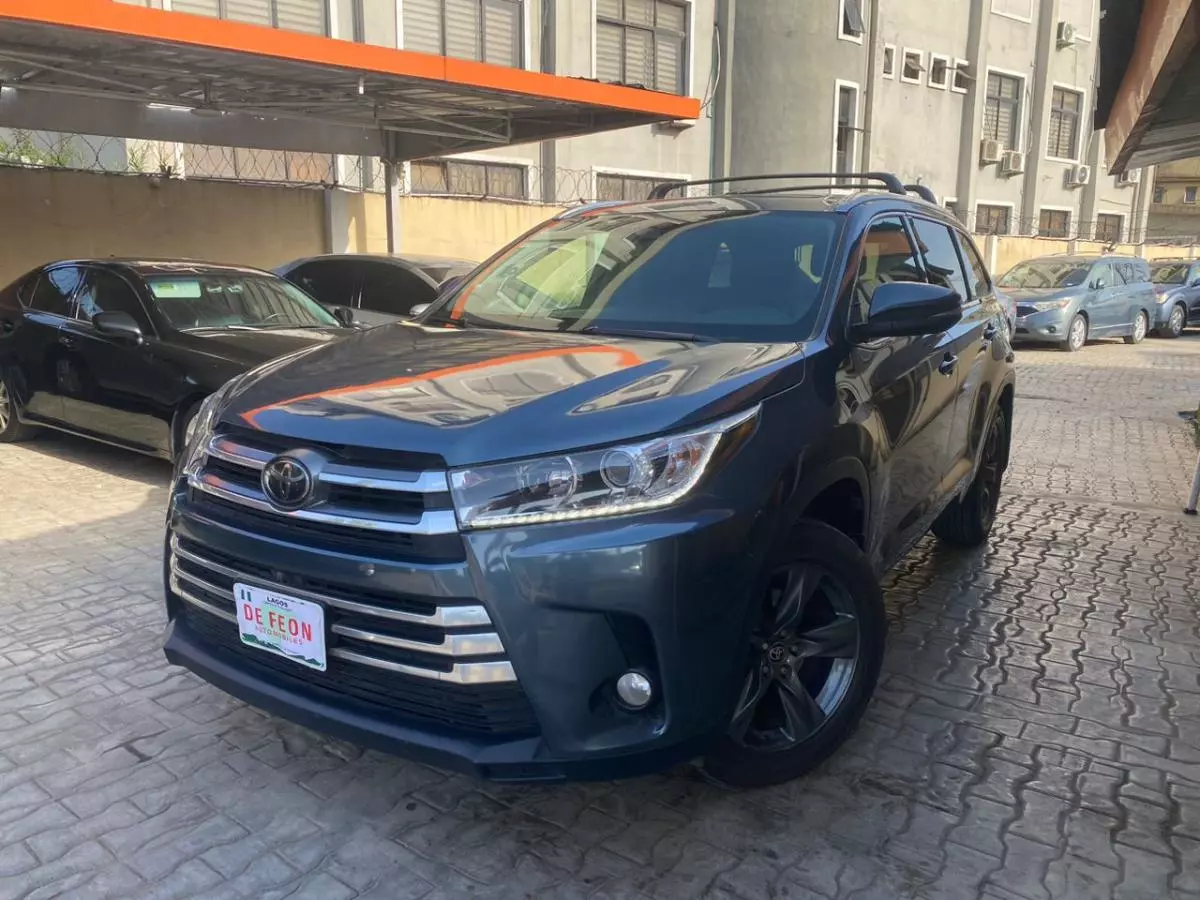 Toyota Highlander   - 2017