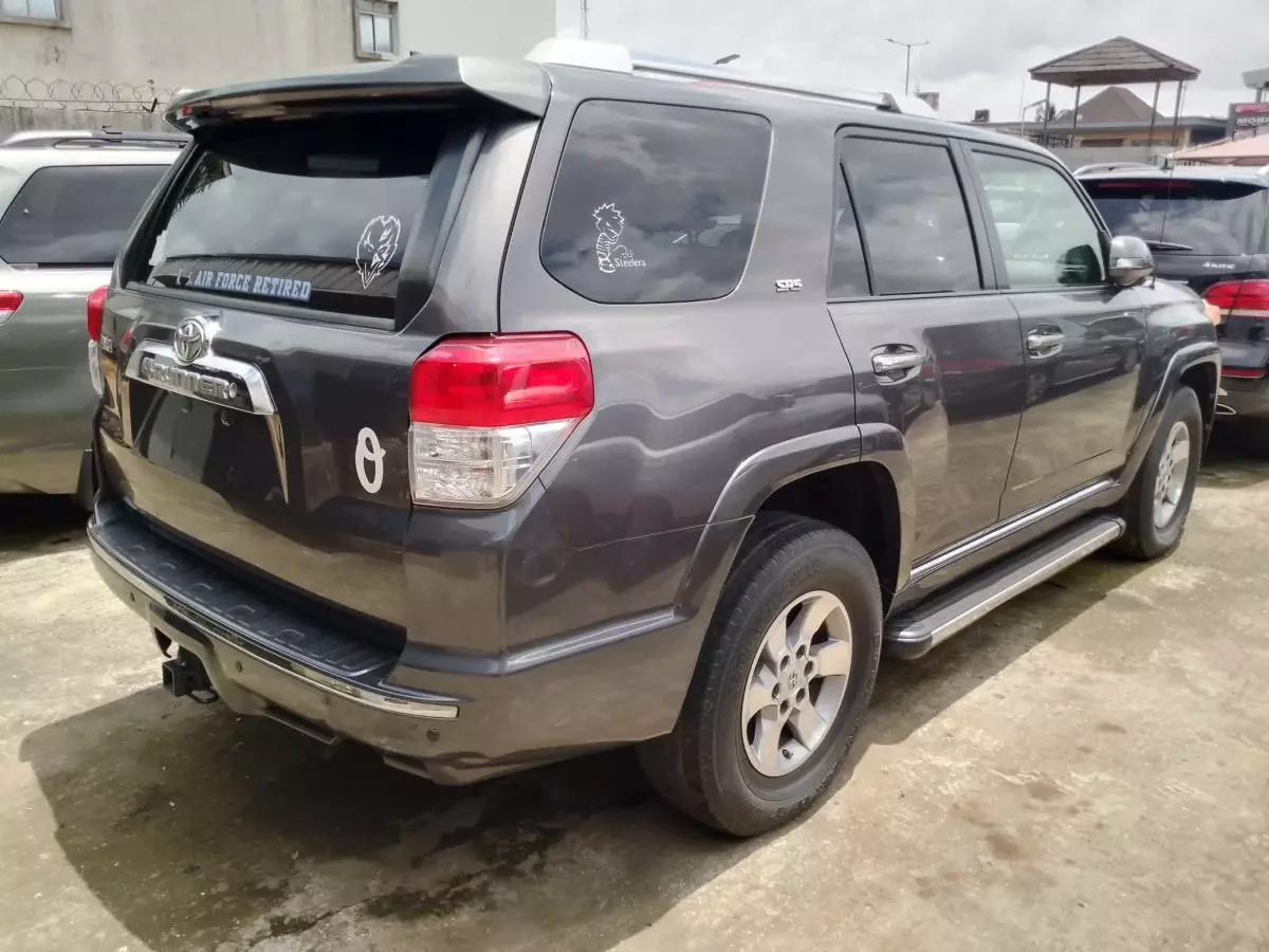 Toyota 4-Runner   - 2010