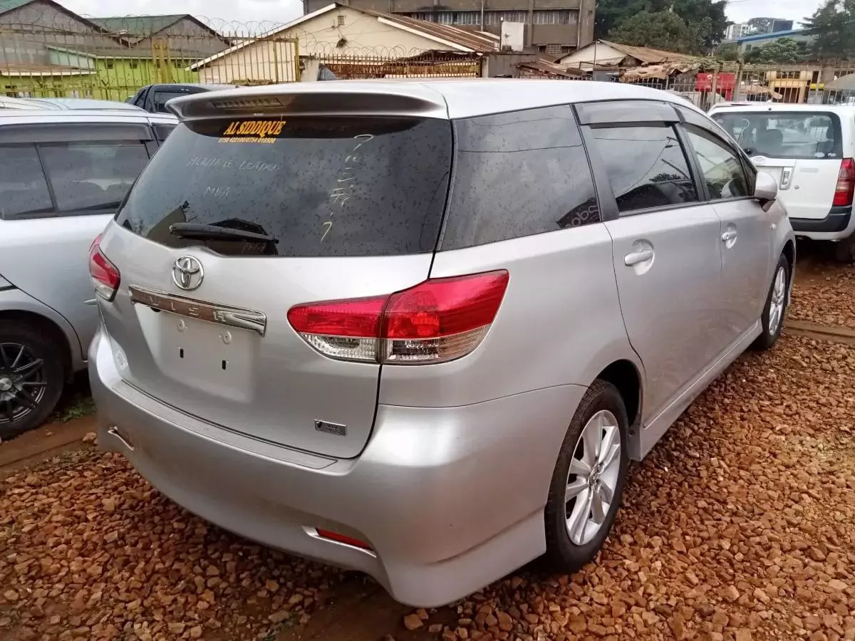 Toyota Wish   - 2011