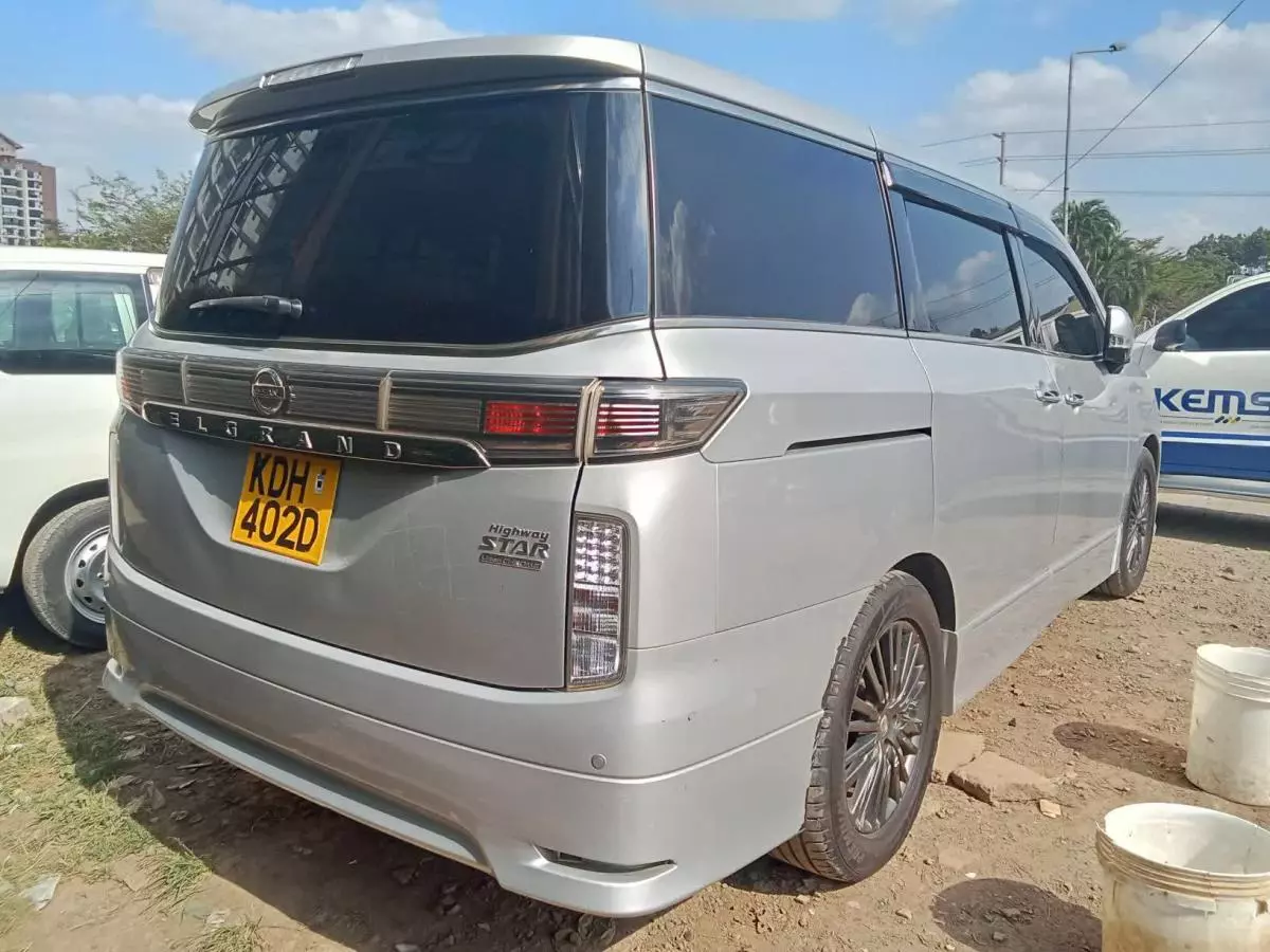 Nissan Elgrand   - 2015