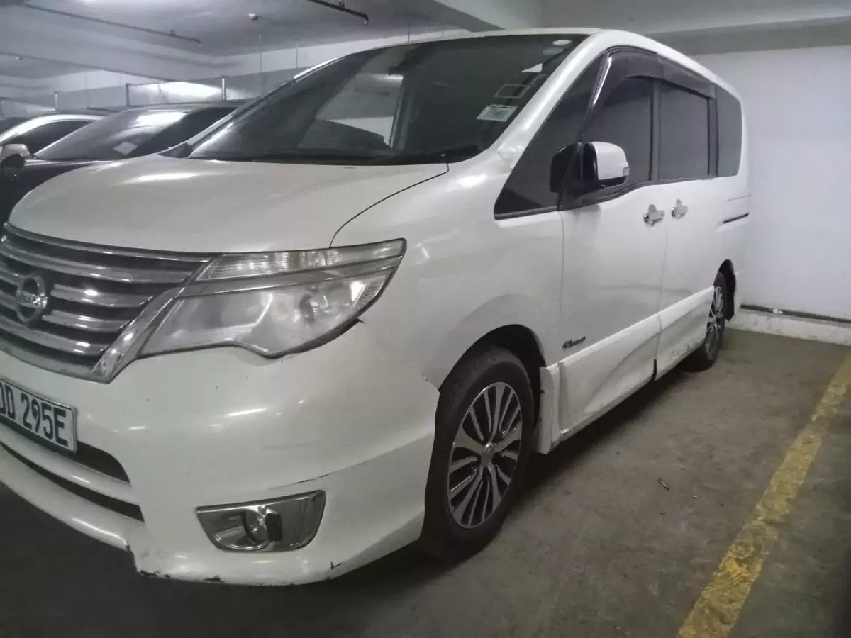 Nissan Serena   - 2014