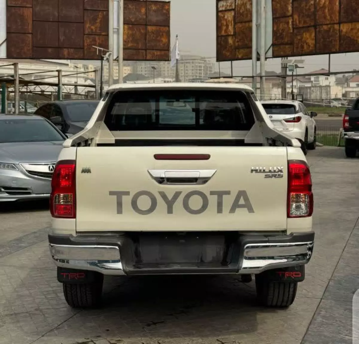 Toyota Hilux   - 2020