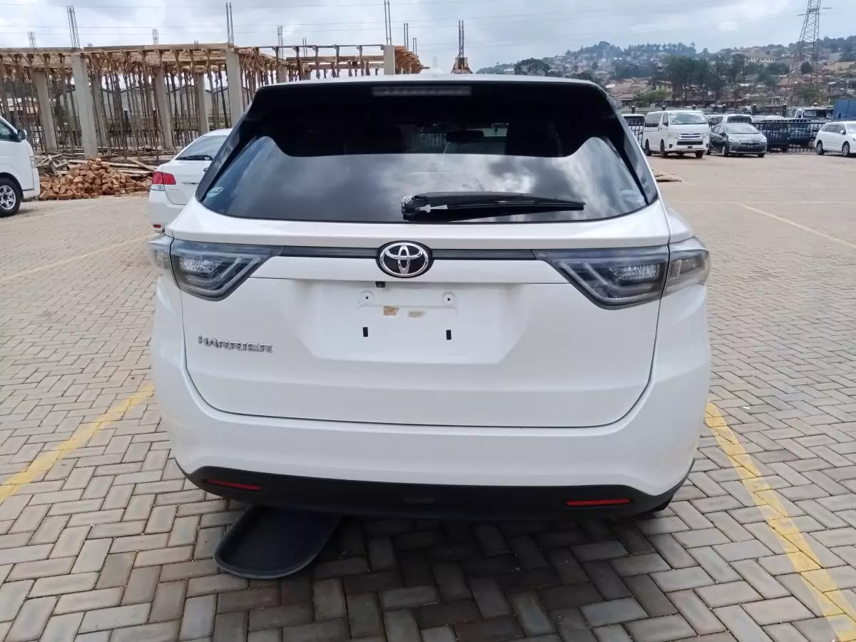 Toyota Harrier   - 2016