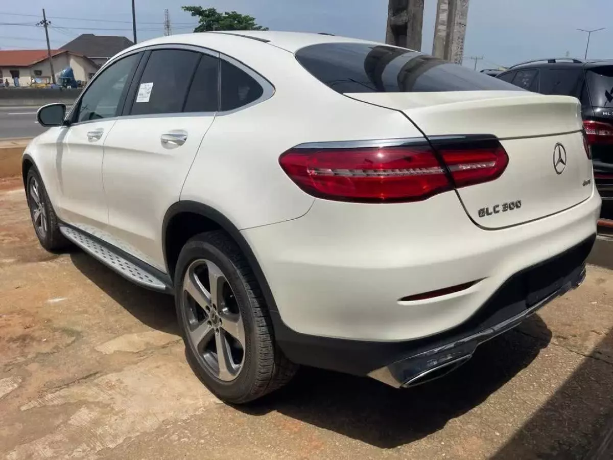 Mercedes-Benz GLC 300   - 2017